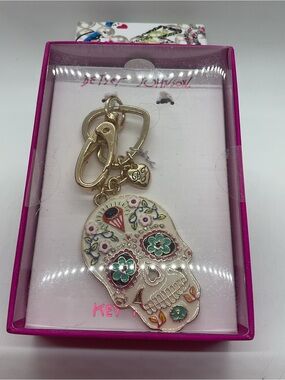 Betsey Johnson White Enamel Sugar Skull Key Chain